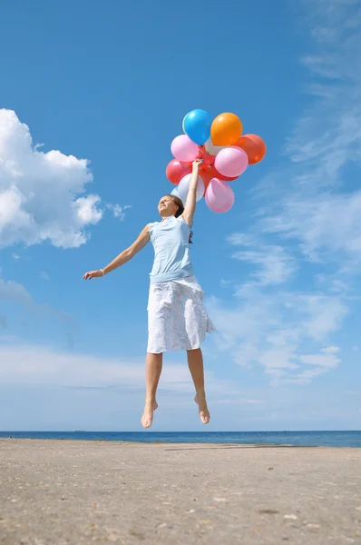 Balonlu mutlu kız — Stok fotoğraf
