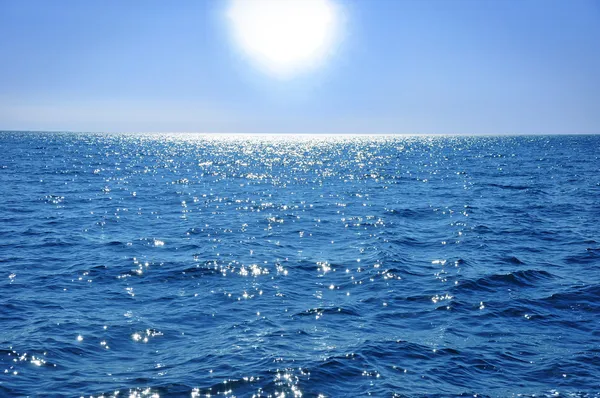 Cielo azul y océano — Foto de Stock