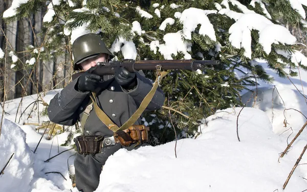 Finnish soldier aims from a rifle — Stock Photo, Image