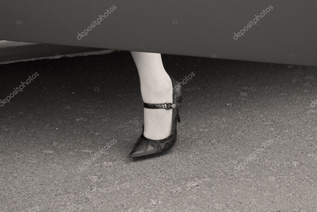 High heel shoe car Female leg in a high heel shoe at a car — Stock
