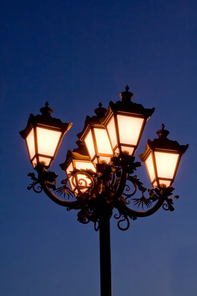 Lanterna à noite — Fotografia de Stock