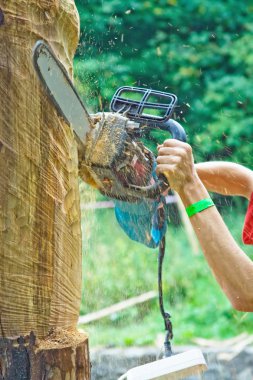 Working chainsaw clipart