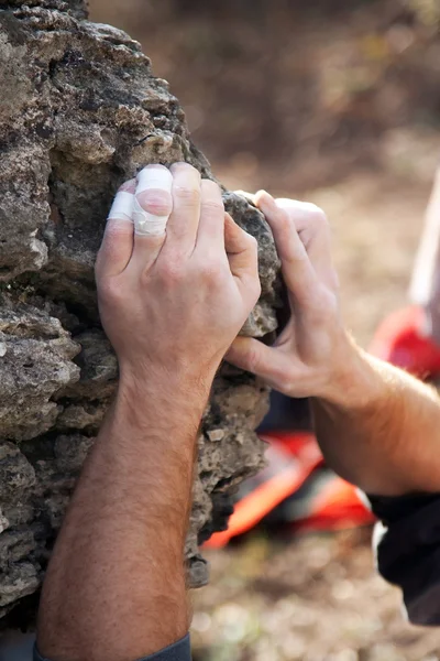 Mãos de alpinista — Fotografia de Stock