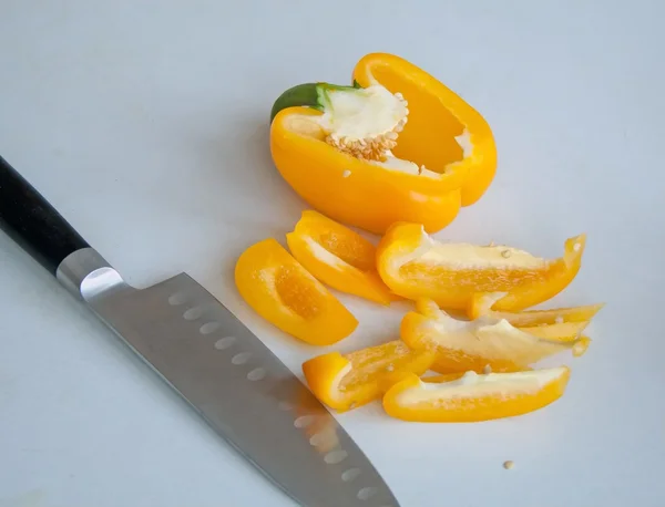 辣椒片和刀 — 图库照片