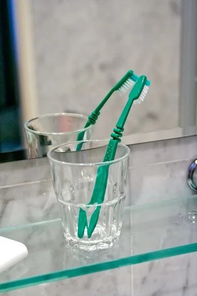 Escova de dentes no vidro — Fotografia de Stock