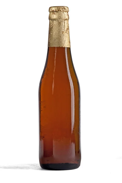 Закрытая бутылка пива — стоковое фото