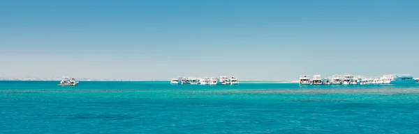 Yachts in ocean panorama — Stock Photo, Image