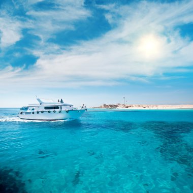 mercan kayalığı lagoon içinde