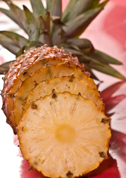 Скибочками ананаса — стокове фото