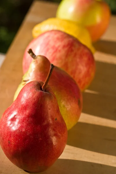 Pear and apple — Stock Photo, Image