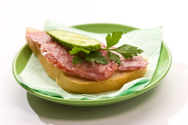 Smörgås med salami — Stockfoto
