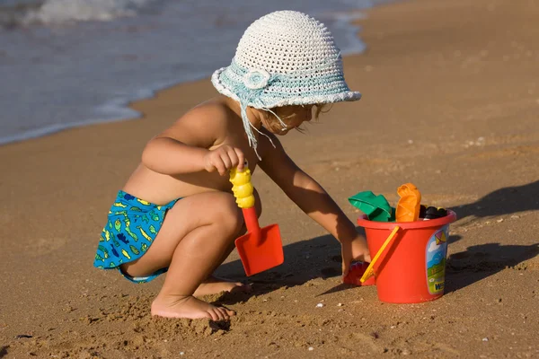 Spelen met zand — Stockfoto