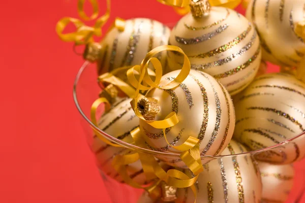 ゴールデン クリスマス ボールzlaté christams míč — Stock fotografie