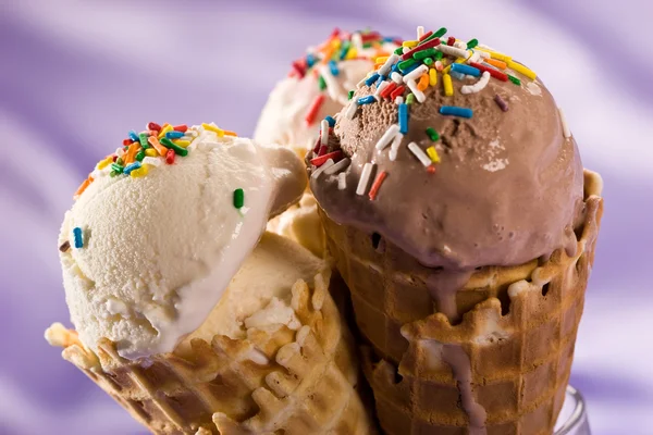 Морозиво з knick-knackery — стокове фото