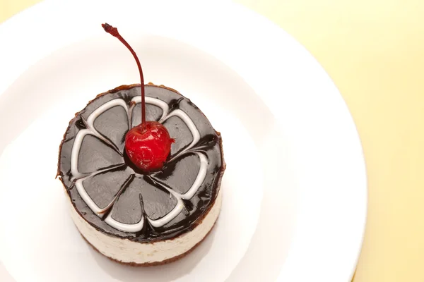 Fancy tårta med körsbär — Stockfoto