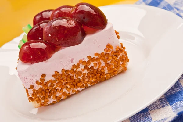 小红莓的花式蛋糕 — 图库照片