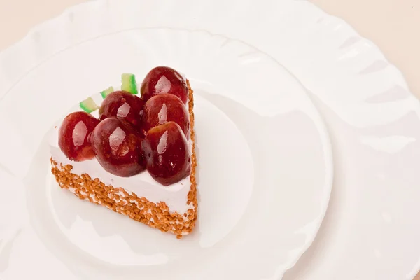 Вишуканий торт з виноградом — стокове фото