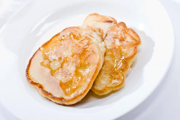 Pannkakor med honung — Stockfoto