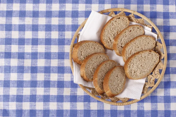 Košík s chlebem — Stock fotografie