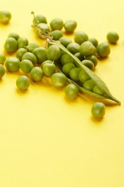 Pea pod clipart