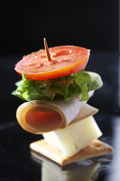 Легка закуска - сирний бутерброд — стокове фото