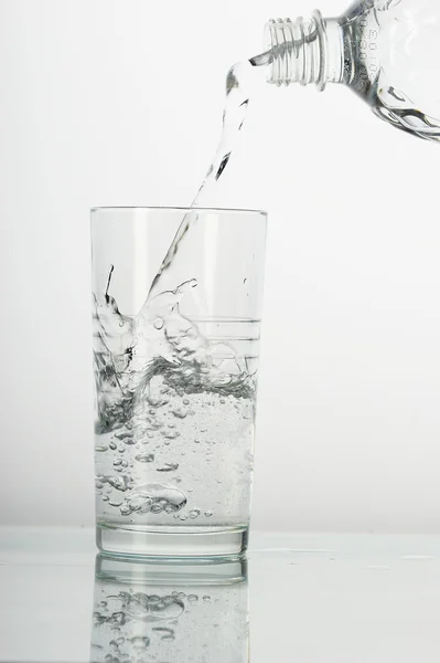 Тече вода — стокове фото