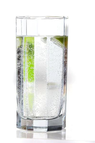 Cocktail au citron vert et tonique — Photo
