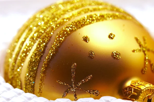 Bola dourada — Fotografia de Stock