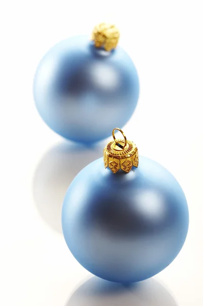 Kerstmis blauwe bal — Stockfoto