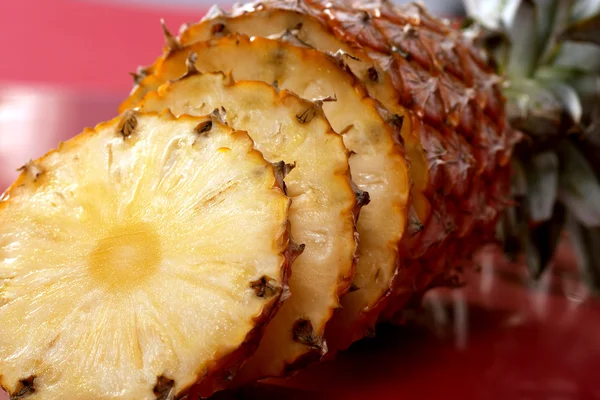 Gesneden ananas — Stockfoto