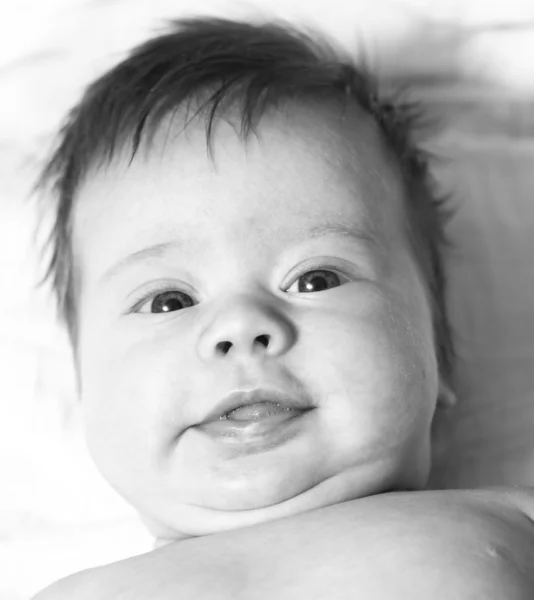 Das erste Lächeln des Babys — Stockfoto