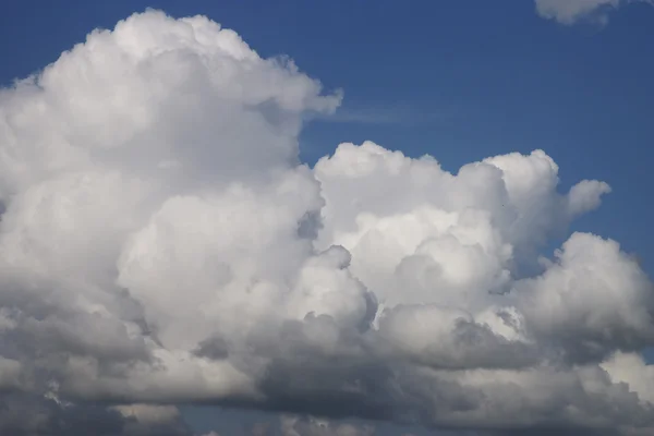 Biały chmura duży — Zdjęcie stockowe