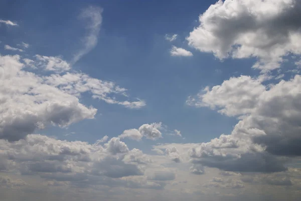 Bulutlu gökyüzü — Stok fotoğraf