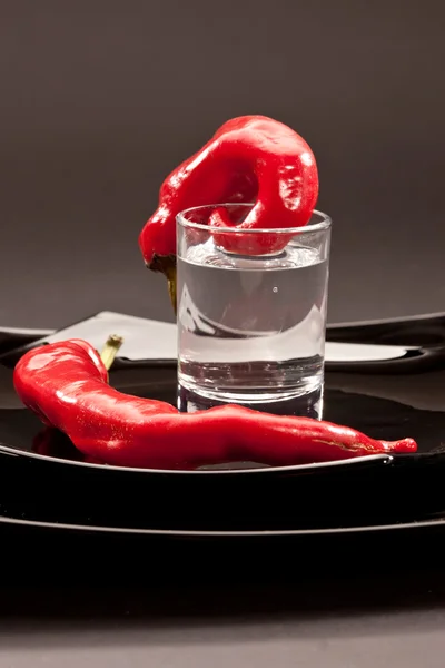 Pimenta quente e vodka — Fotografia de Stock
