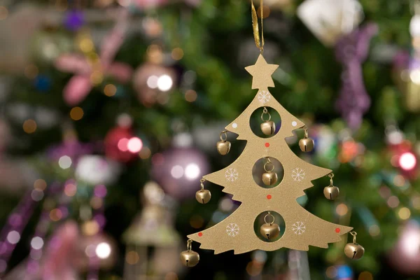 圣诞玩具-木制树与绿色 t — 图库照片