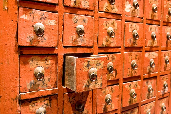 Червоний ящик старомодного китайського кабі — стокове фото