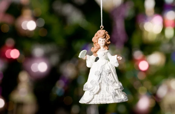 Bambola di Natale con albero e luci su b — Foto Stock