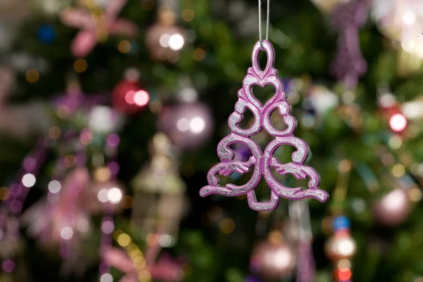 Noel oyuncak - yeşil t ile ahşap ağaç — Stok fotoğraf