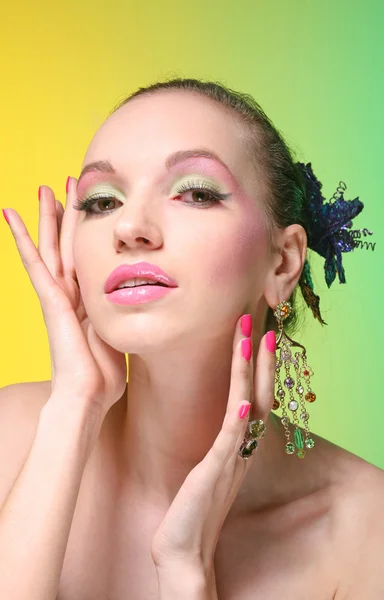 Mooi meisje met make-up — Stockfoto