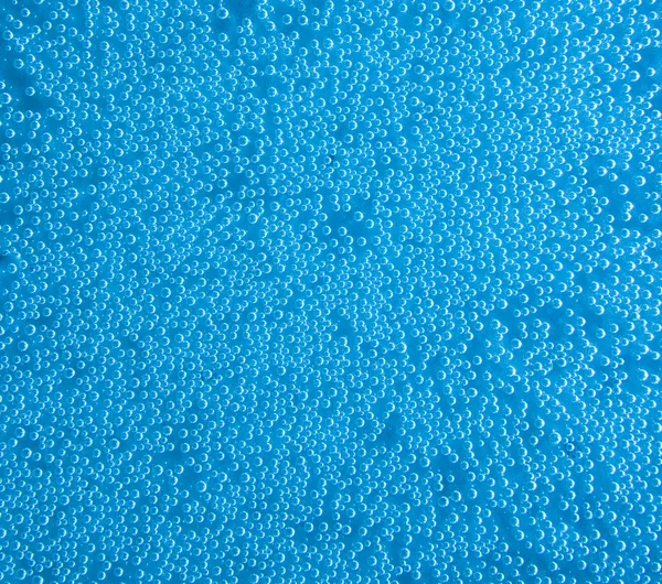 Макрос бульбашок блакитного повітря у воді — стокове фото