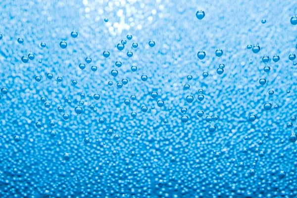 Macro de bulles d'air bleues dans l'eau — Photo