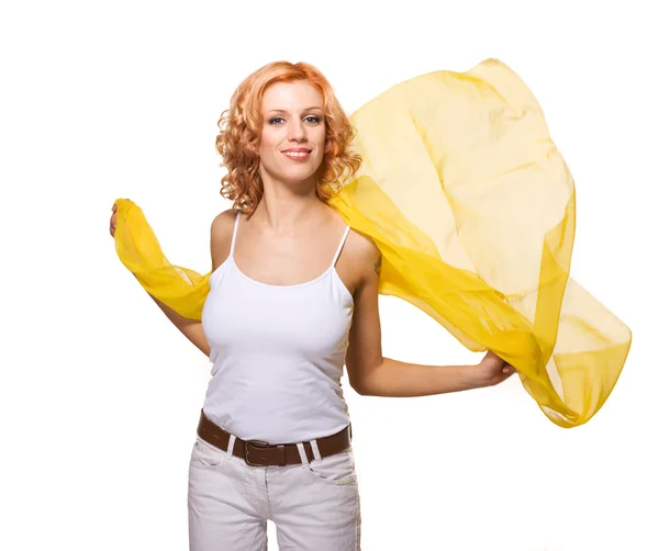 에 노란 스카프로 아름 다운 여자의 초상화 — 스톡 사진