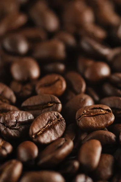 De gebakken korrels van koffie close-up — Stockfoto