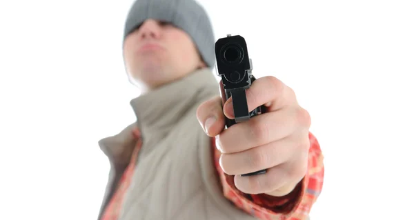 Молодий чоловік націлений на зброю — стокове фото