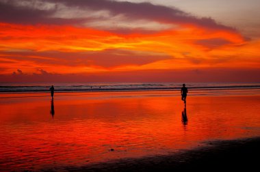 Bali sahilinde gün batımı