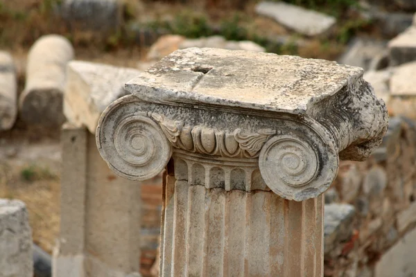 Sloupce v starověkého Efesu, Turecko — Stock fotografie