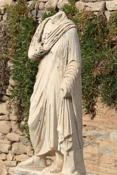 Kolumny w starożytnym Efezie, Turcja — Zdjęcie stockowe