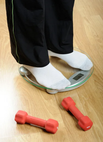 Feet on weight scale — Stock Photo, Image