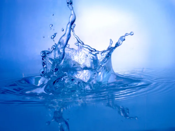 Centelhas de água azul — Fotografia de Stock