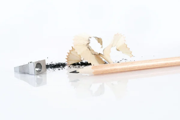 Lápis e aparas de madeira — Fotografia de Stock